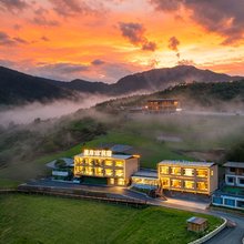 崖岸18°｜全视野日出·晨雾观景美宿(扎尕那景区店)