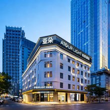 大连中山广场人民路轻居酒店