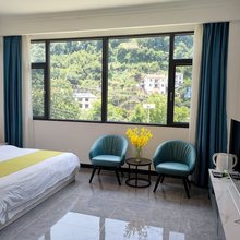 长阳半秋民宿(清江画廊店)