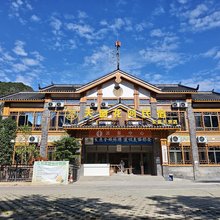 天窗花河民宿