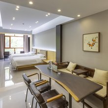青绿酒店(大兴安岭人民医院加格达奇站店)