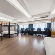 美娱·星峰电竞酒店(杭州临安广场地铁站店)