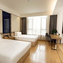 四季维景民宿(郑州高铁东站郑东商业中心店)