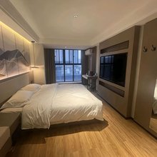 臻悦精选酒店(龙子湖大学城店)