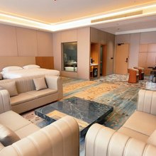 文东国尊麒麟酒店(黄花国际机场三一工业职业技术学院店)