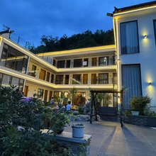 重渡沟晚渡民宿(五彩莲池店)