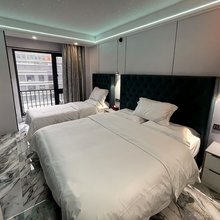 重庆星空顶民宿(微电园地铁站店)