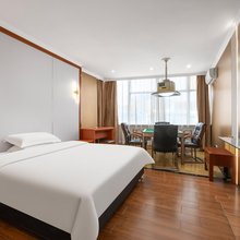 深圳千富大酒店(石岩浪心商业街)