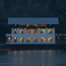 自然之家湖畔酒店(草池湾朱鹮小村店)