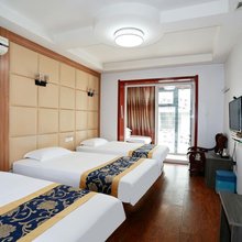 三沅宾馆(欧式街八匹马广场店)