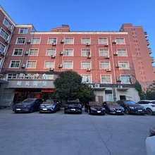 飓风宾馆(胖东来时代广场许昌站店)
