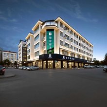 铂尔顿酒店(昭通望海公园吾悦广场店)