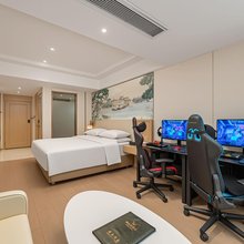 竞悦电竞酒店(信阳罗山西亚美悦广场店)