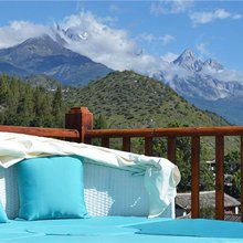 丽江束河漫山草堂雪山观景精品客栈