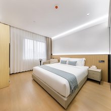 必寓酒店公寓(石芽岭地铁站店)