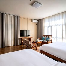 伊宁山眠小筑民宿(六星街景区店)