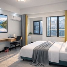 可可民宿(周南中学秀峰山地铁站店)