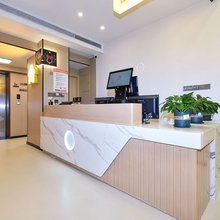 重庆诗雨酒店(华熙LIVE鱼洞金竹地铁站店)
