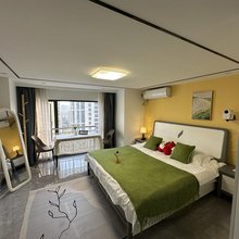 初遇观影公寓(杭州临安宝龙广场店)