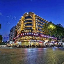 凯美龙酒店(吉安天虹大型购物广场文山步行街店)