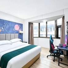 GOD·寒夜战神电竞民宿(江门五邑大学三十三墟街店)