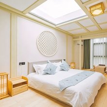 归屿民宿(沈阳北站华府新天地店)