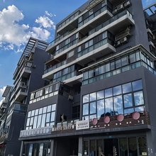 面朝寿湖春暖花开公寓(长寿湖天空剧院店)