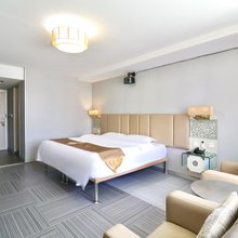 裕龙阁商务酒店(营口万达广场客运站店)
