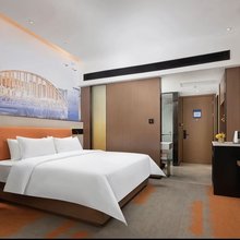 轻住鑫华酒店(山东国际会展中心店)