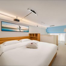 这有间loft极简轻奢智能民宿(红旗街这有山店)
