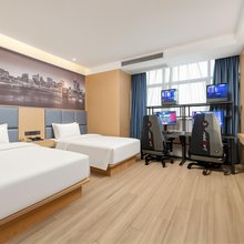 星途电竞酒店(福州火车南站三角埕地铁站店)