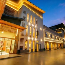 敦煌沙洲夜市绿洲岛隐酒店(市政府店)