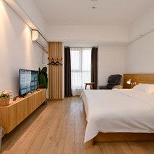 亿禄玺民宿(济南百联奥特莱斯店)