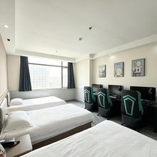 海盐TT电竞商务酒店(海盐经济开发区北岸中心广场店)