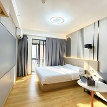 吉来登·轻奢公寓(佛山泷景花园澜石地铁站店)
