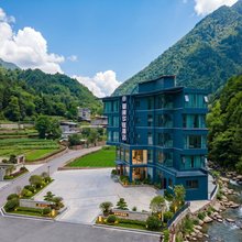 御澜华庭汤泉酒店(毕棚沟景区理小路店) 