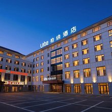柏纳酒店(昭苏人民政府天马湖公园店)