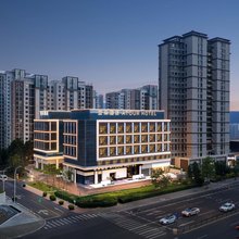 青岛金沙滩长江中路亚朵酒店