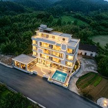 森与溪·泊野|山景·临溪·夏日泳池°亲子美宿(皖南川藏线板桥店)