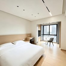舒居民宿(昆明南站联大街地铁站店)