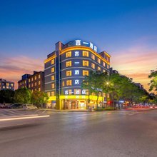 言一酒店(曲靖酒吧一条街店)