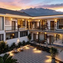 观夏·Villa隐奢漫居设计师度假美宿(大理古城洱海门店)