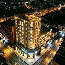 美豪江景酒店(上饶市广丰区微短剧影视厂店)