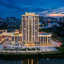 建国·铂萃酒店(钦州市城市名片美食广场|钦江古龙窑店)