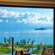 泸沽湖泊岸度假半山湖景酒店