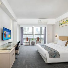 南宁6天酒店(金湖广场地铁站埌西夜市店)