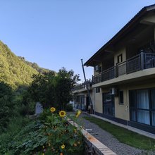 留坝县半山幽居民宿
