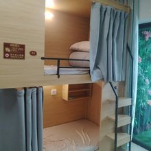 扬帆青年纯女生旅舍(年年丰广场店)