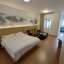 绚彩假日酒店(成都武侯祠华西店)