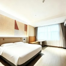 开蔓轻奢酒店(保定曲阳滨河南路店)